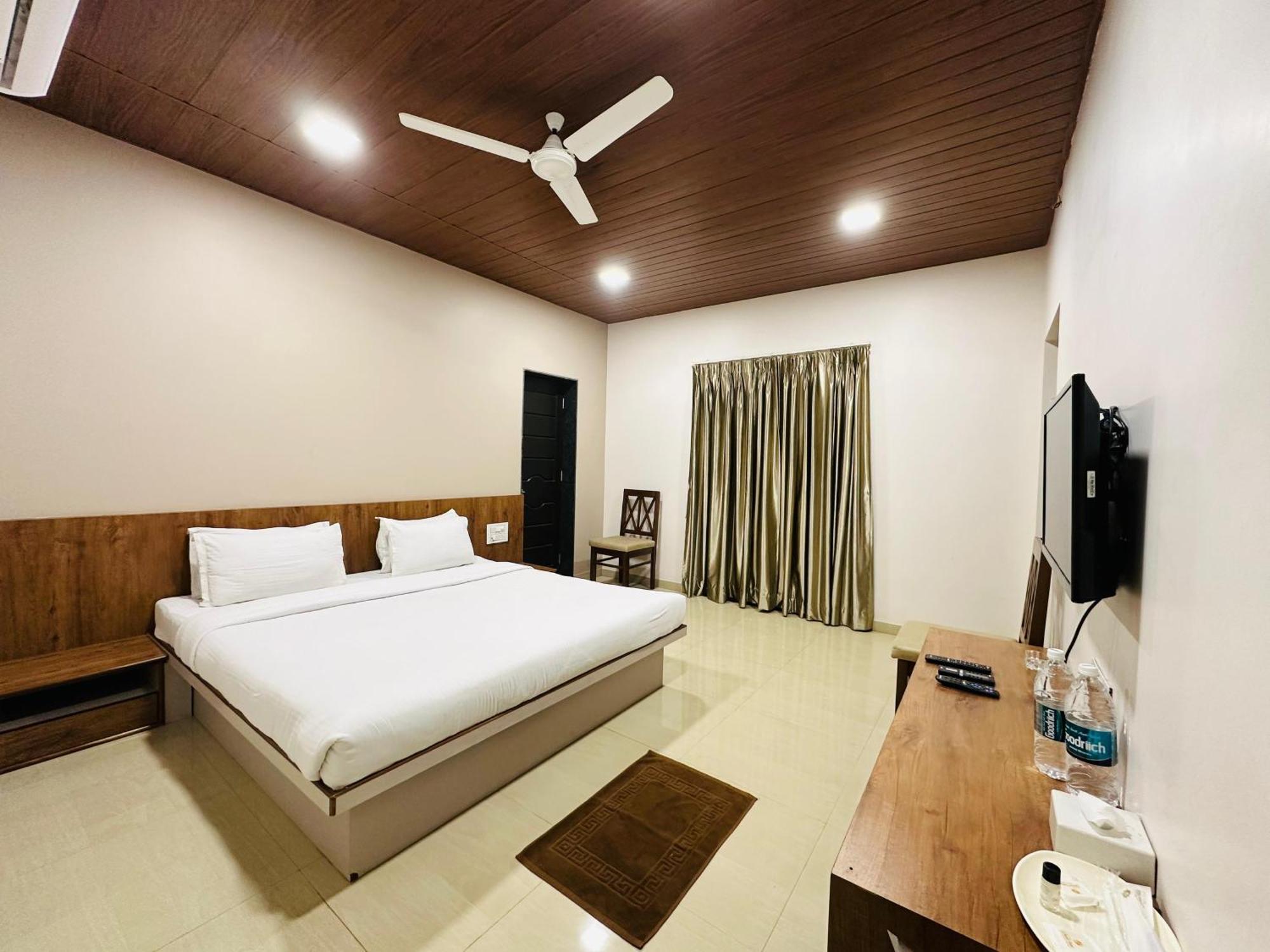 Hotel Grand Indu, 3 Star Kolhapur Exterior photo