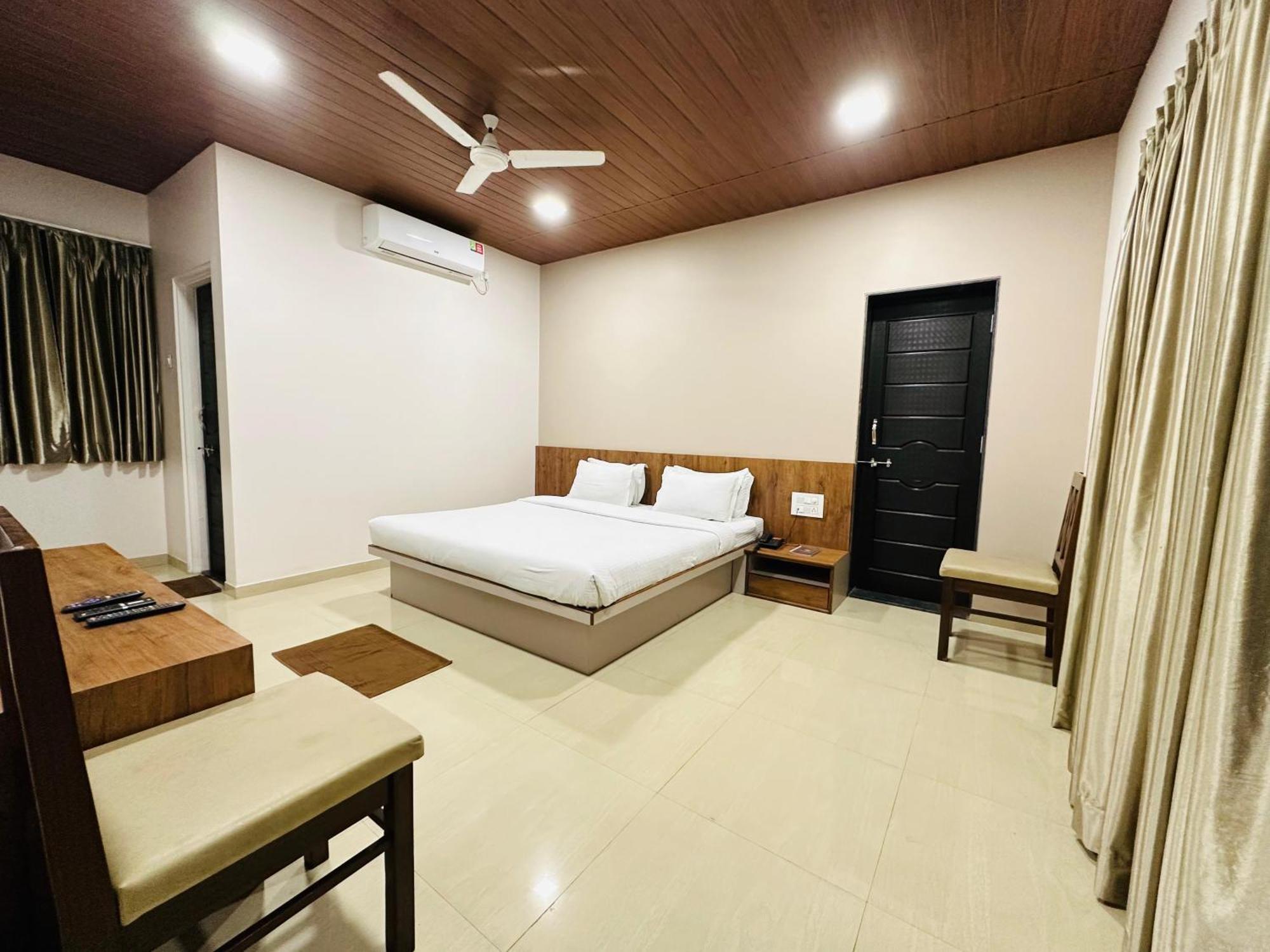 Hotel Grand Indu, 3 Star Kolhapur Exterior photo