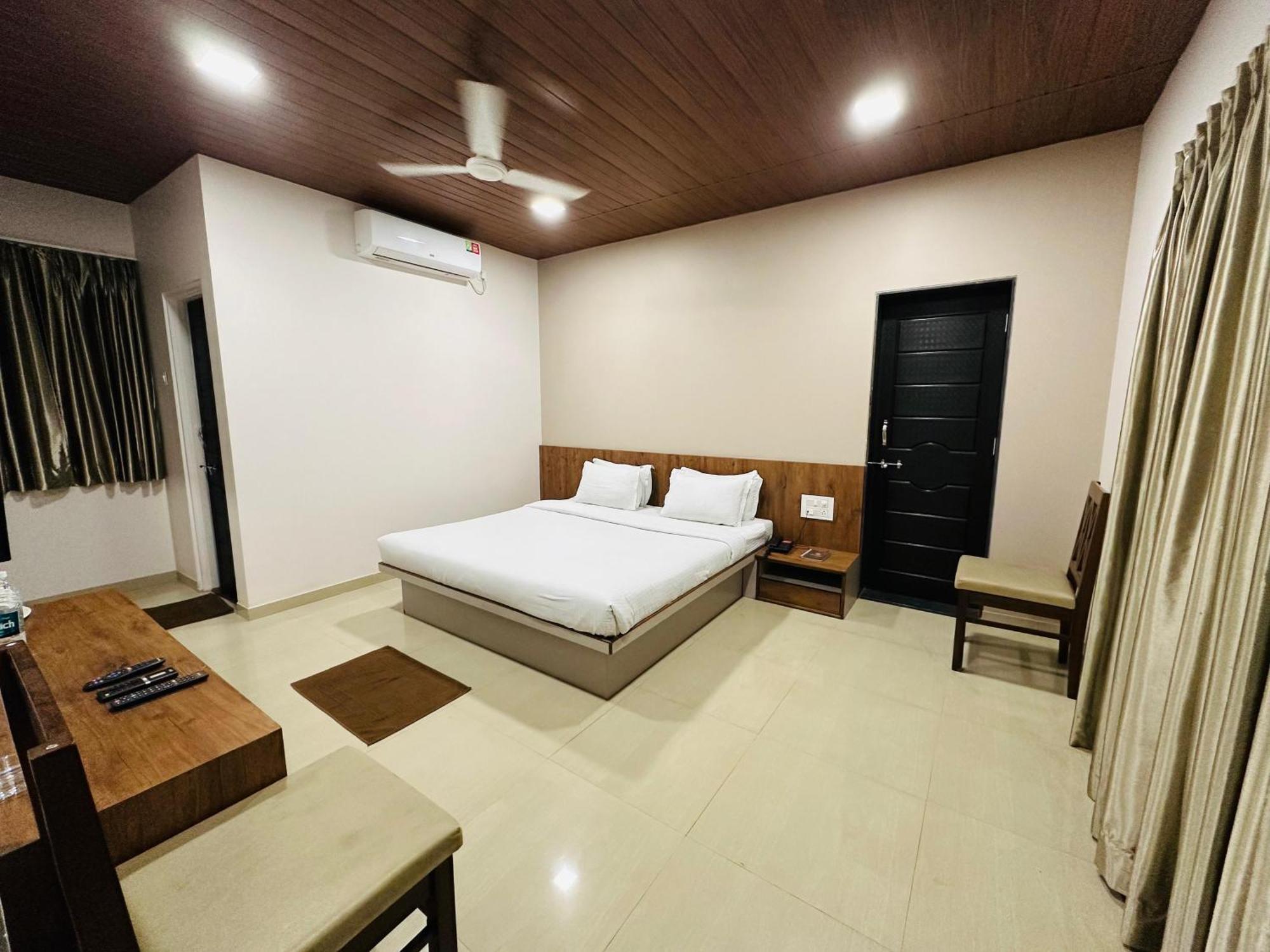Hotel Grand Indu, 3 Star Kolhapur Exterior photo
